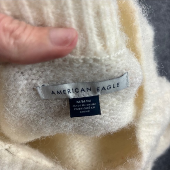 AMERICAN EAGLE Women’s Cream SUPER SOFT Knit Crop Crewneck Bow sweater- Medium - Picture 5 of 6